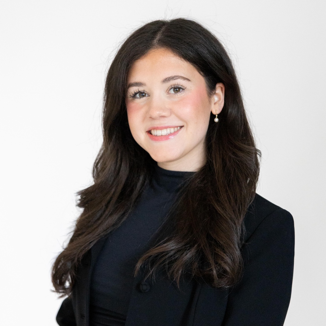 {{ picture_of_text }} {{ content.blog_author.display_name }}